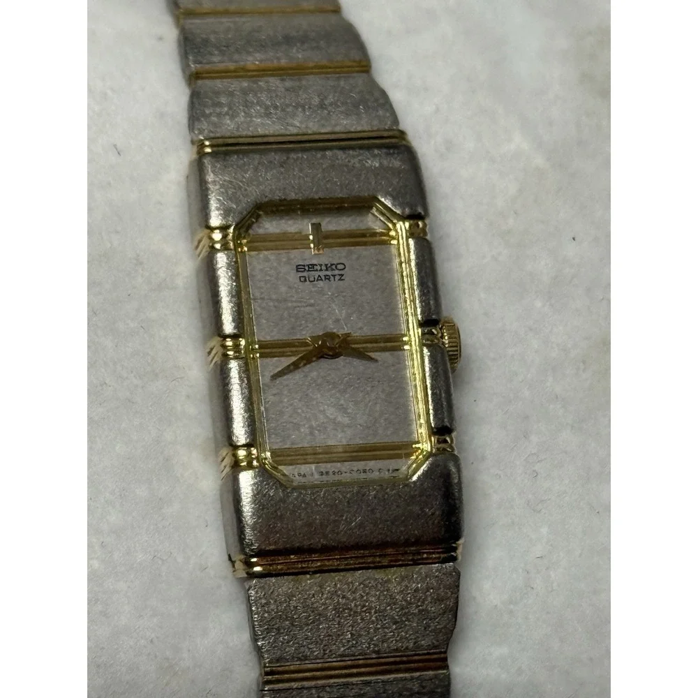 Vtg Seiko Quartz Two Toned Women Watch 2E20-5039 13mm Japan Silver Not Tested
